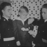Capt. Lumpkin's son receives Ernie Pyle dogtag